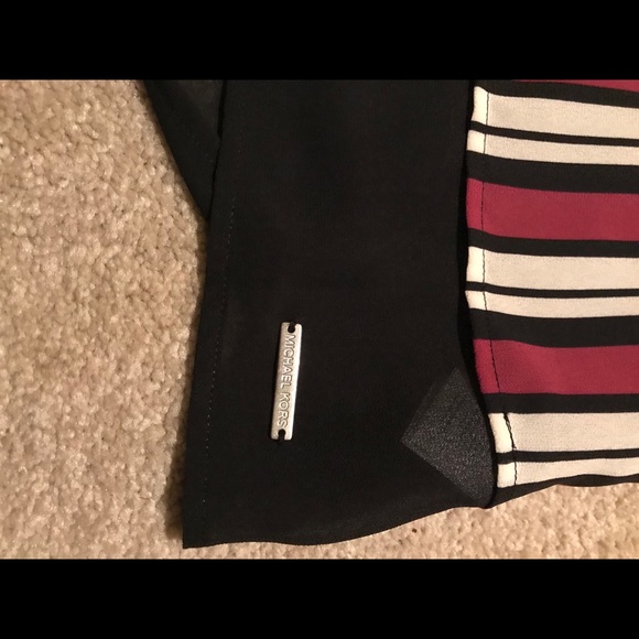 🎯SOLD🎯 Michael Kors sleeveless top - Picture 4 of 5